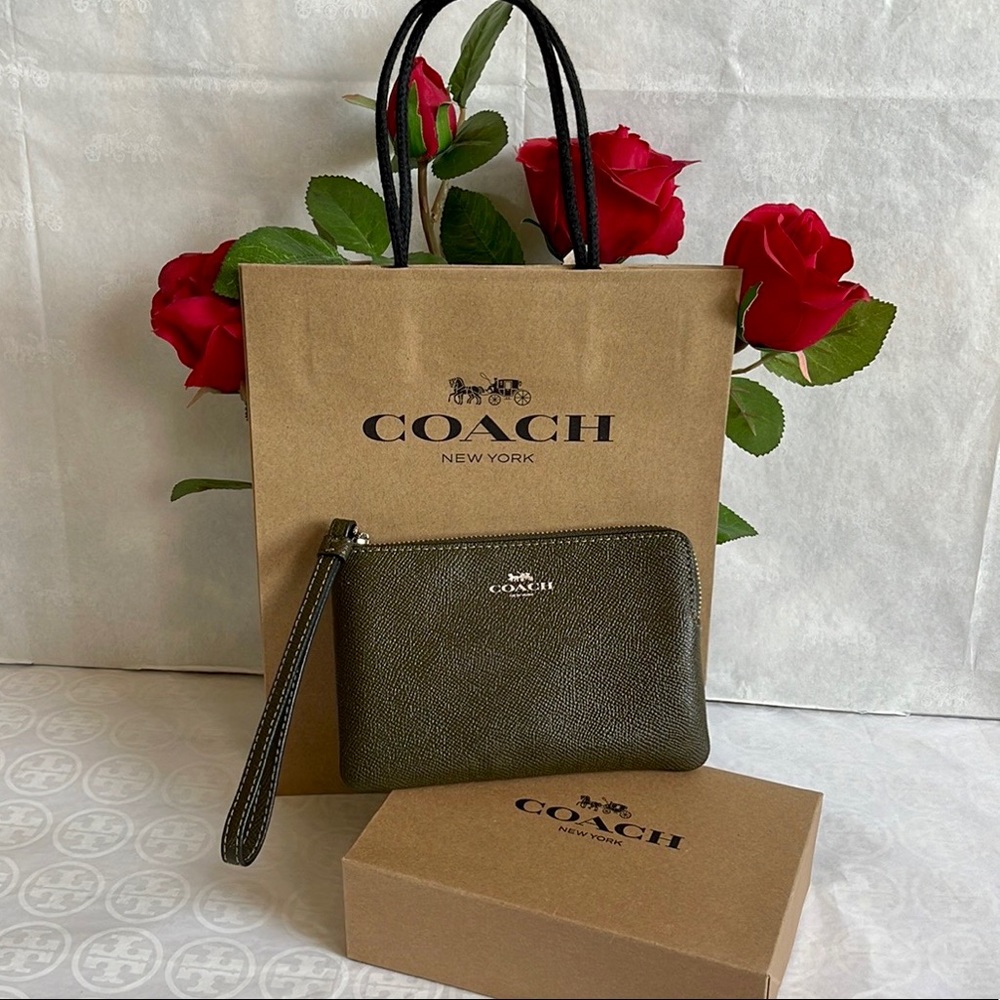🌹Coach Wristlet🌹